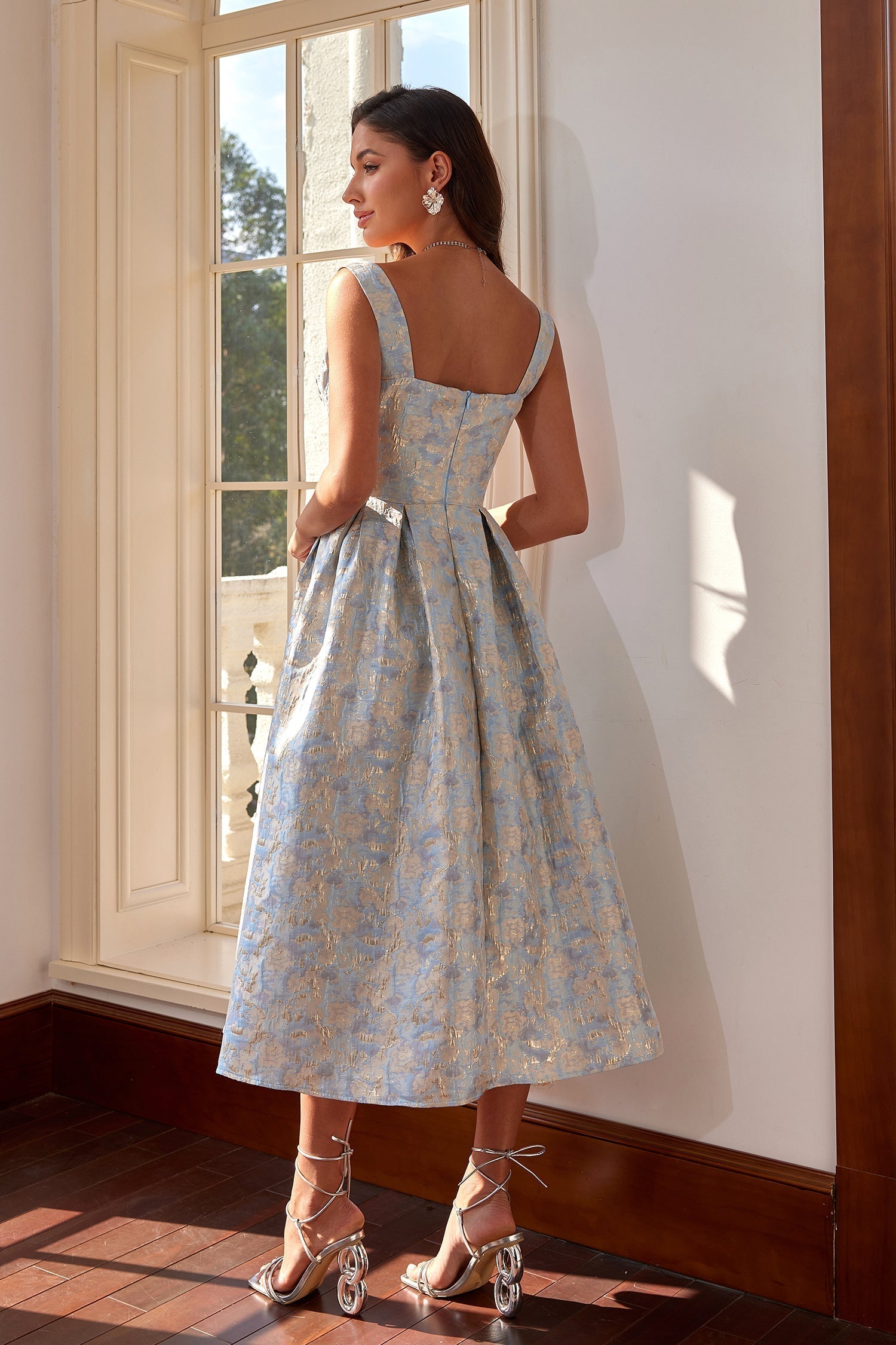 Işığın Hatırası – Brokar Dokulu Midi Elbise