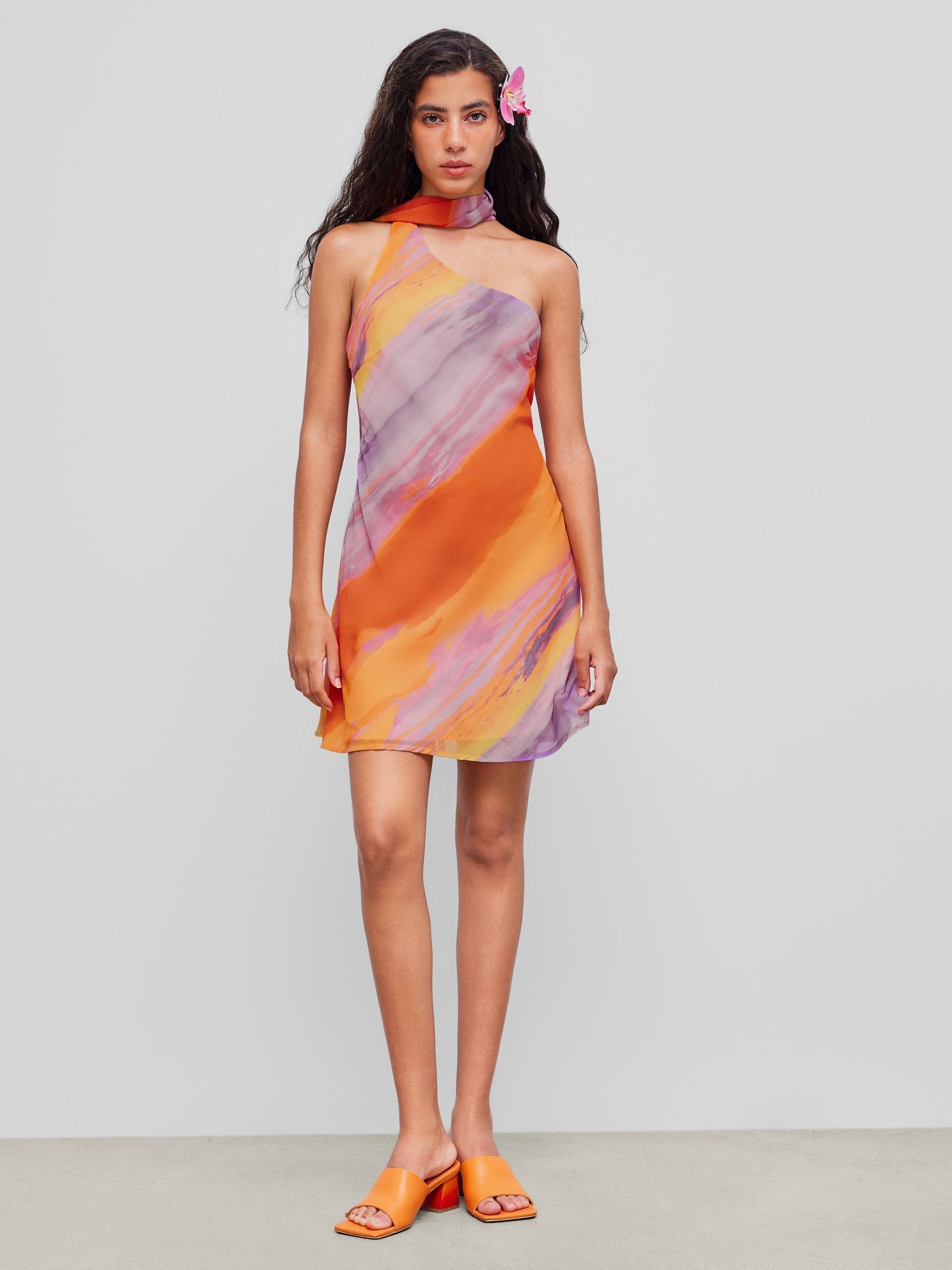 Gün Batımına Dokun – Asimetrik Halter Mini Elbise