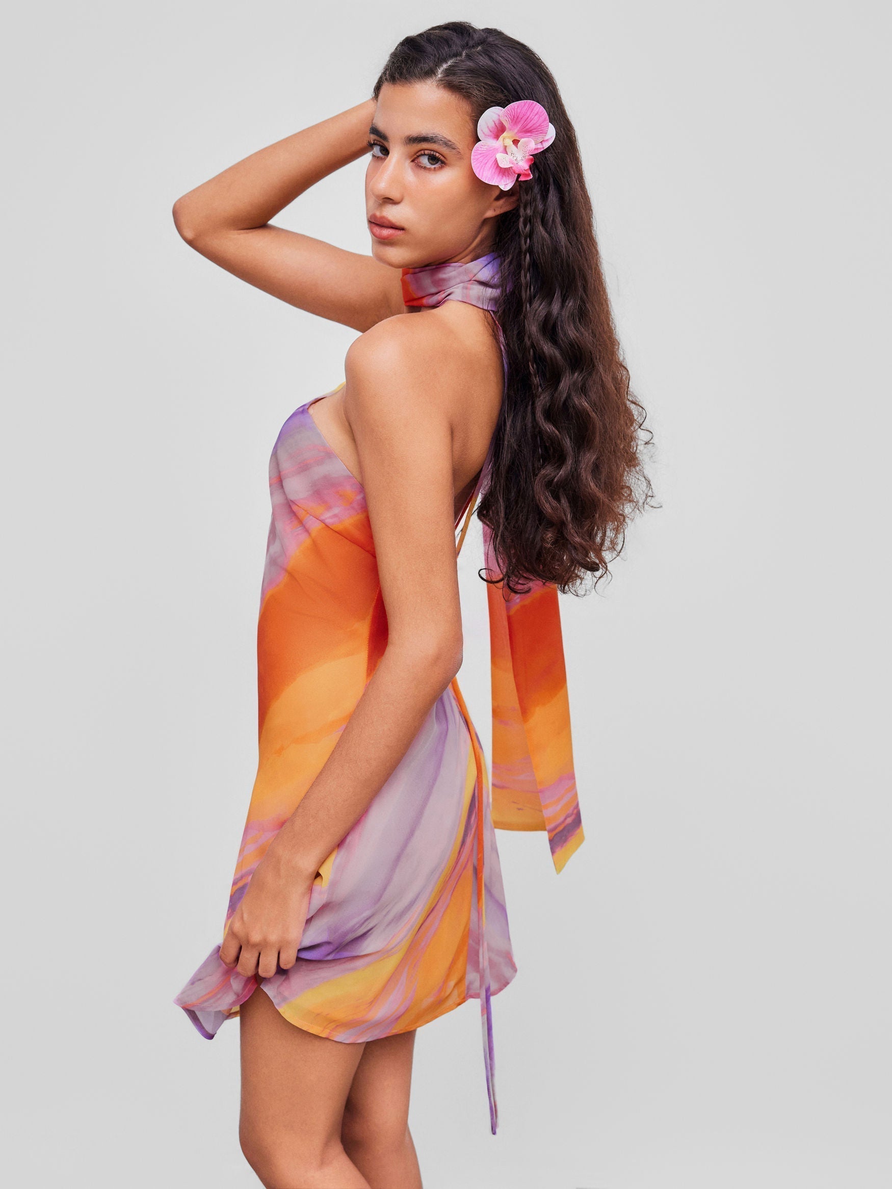 Gün Batımına Dokun – Asimetrik Halter Mini Elbise