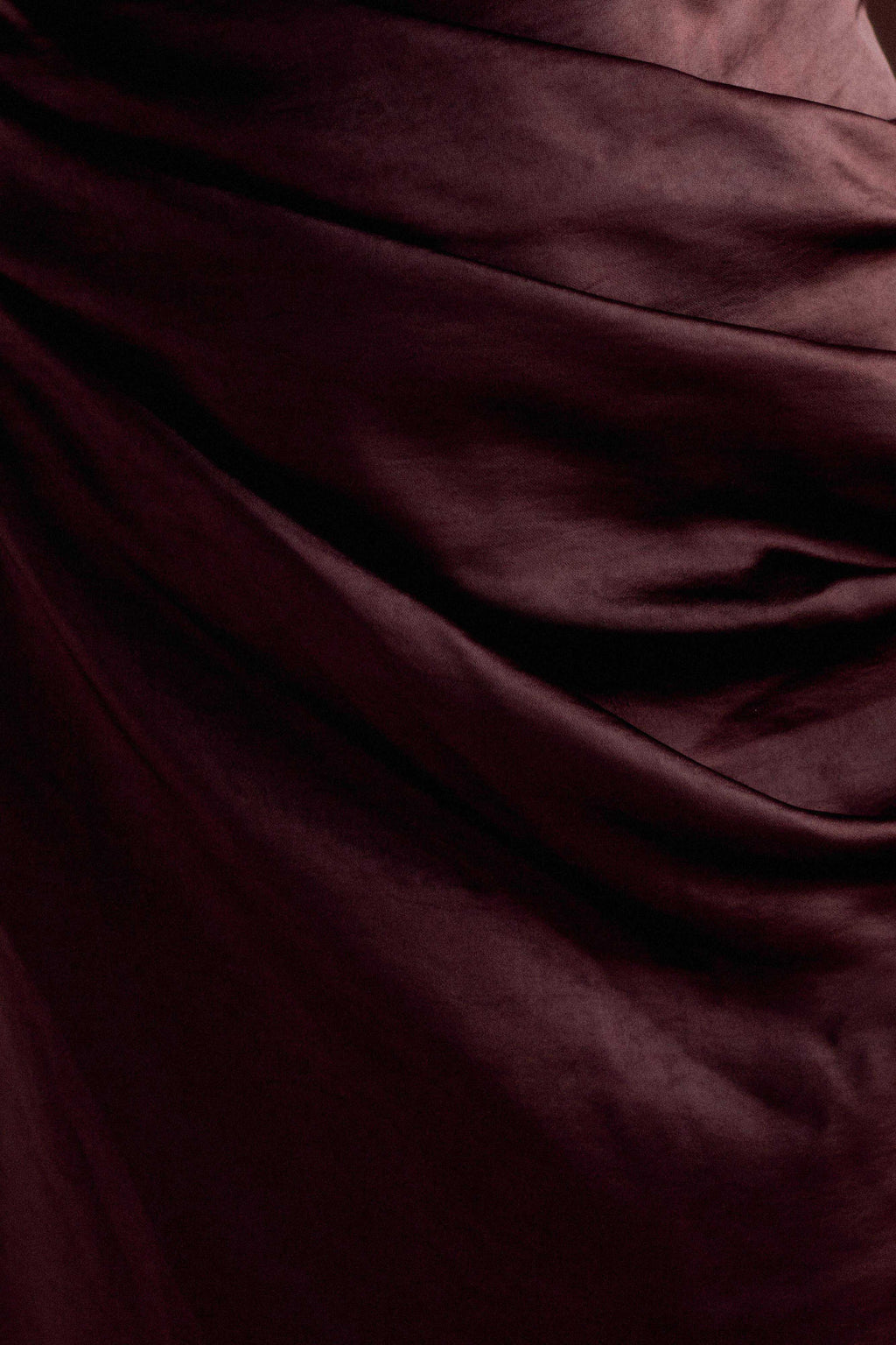 Asimetrik Drapeli Tek Omuz Saten Uzun Elbise – Kahverengi