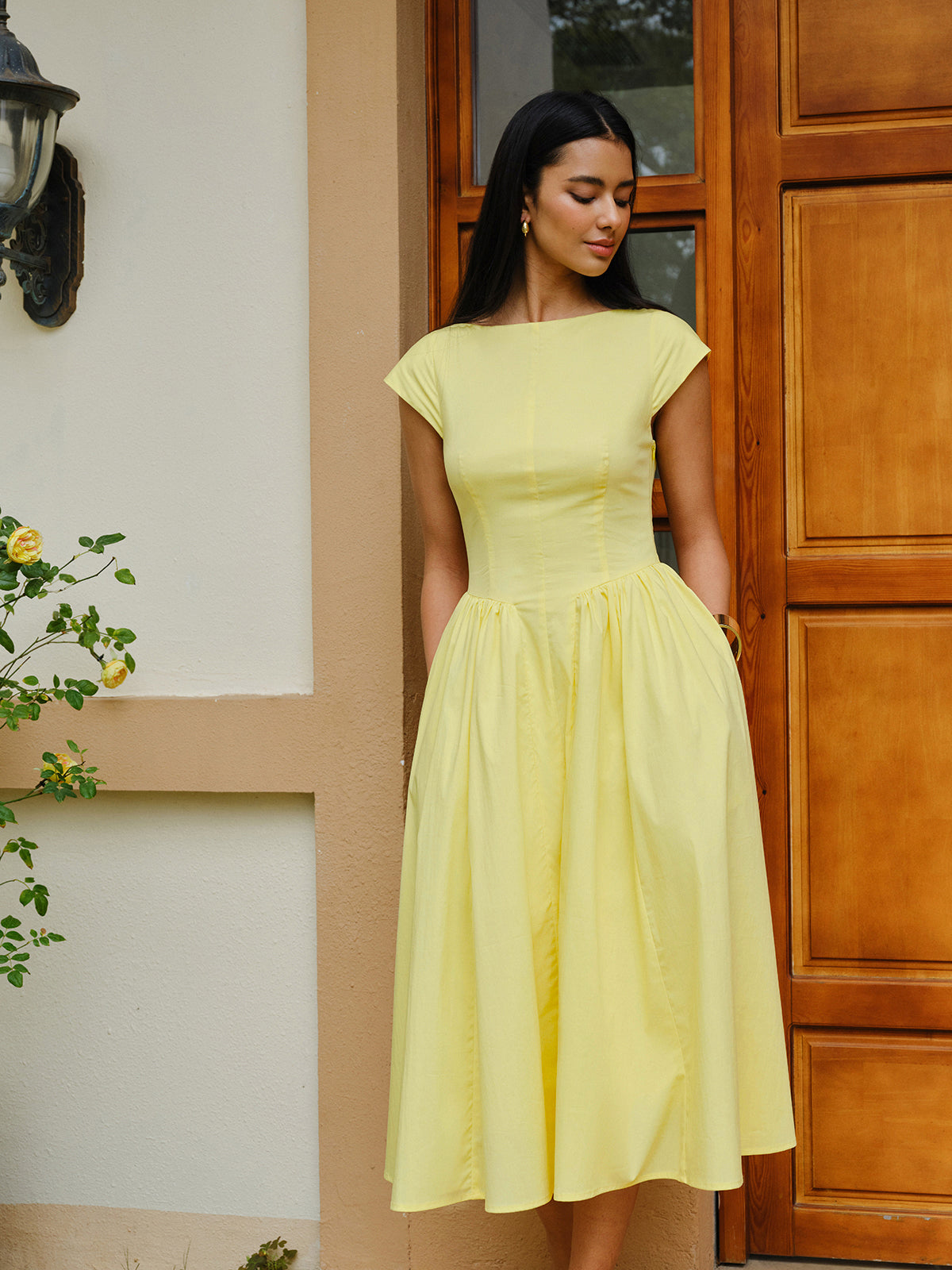 Açık Sırtlı Kısa Kollu Elbise