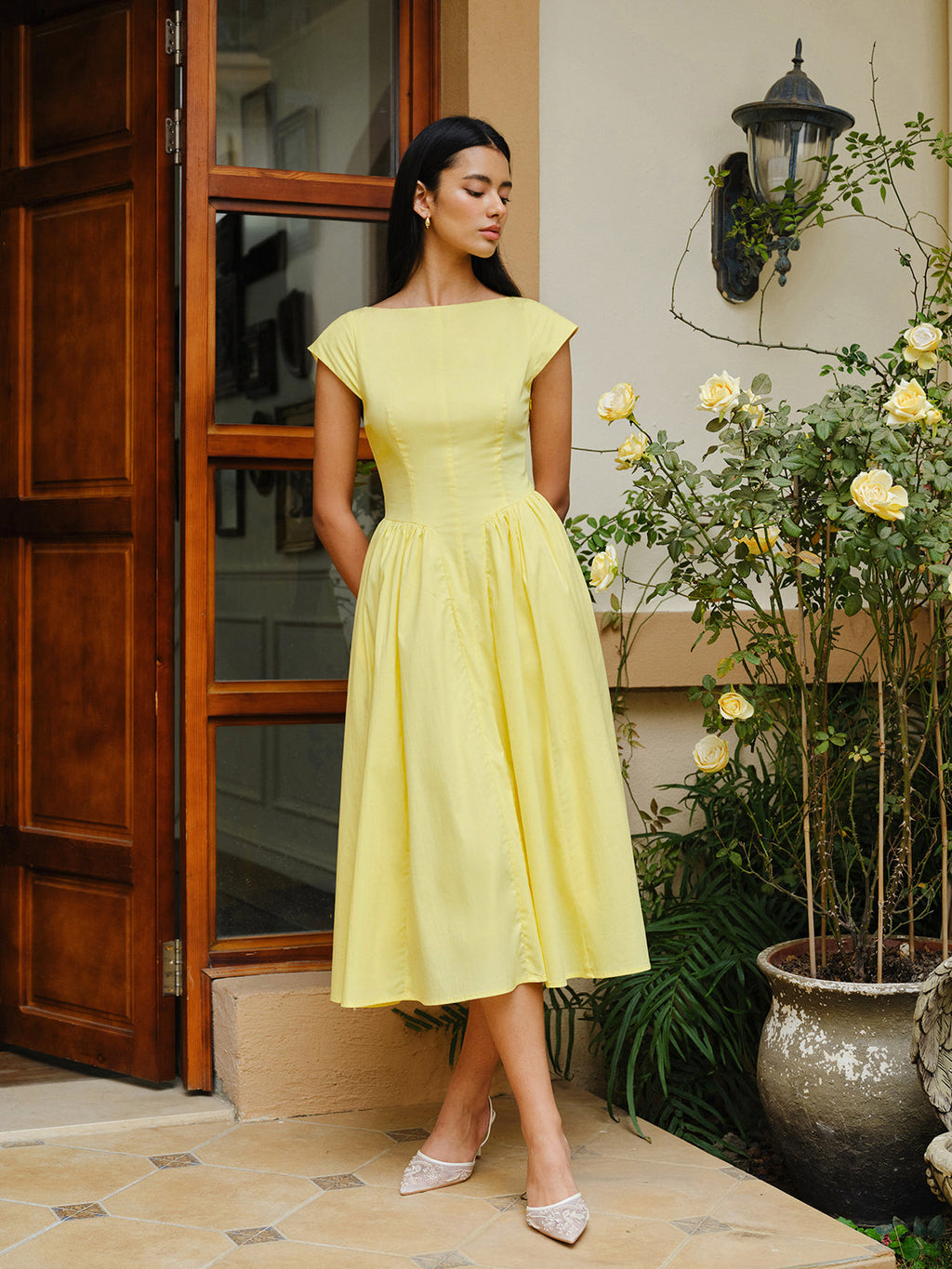 Açık Sırtlı Kısa Kollu Elbise