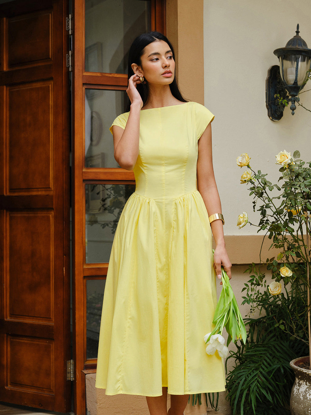 Açık Sırtlı Kısa Kollu Elbise