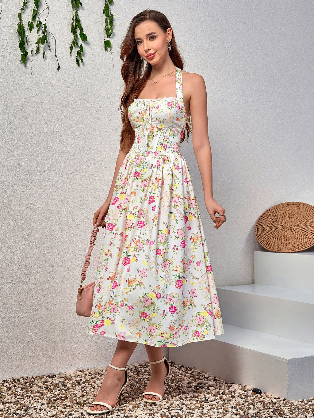 Dantel Detaylı Derin V Yaka Halter Çiçek Desenli Elbise