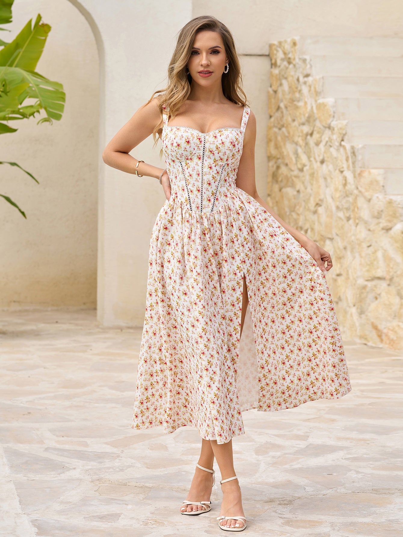 Yırtmaç Detaylı Çiçek Desenli Korse Formlu Elbise