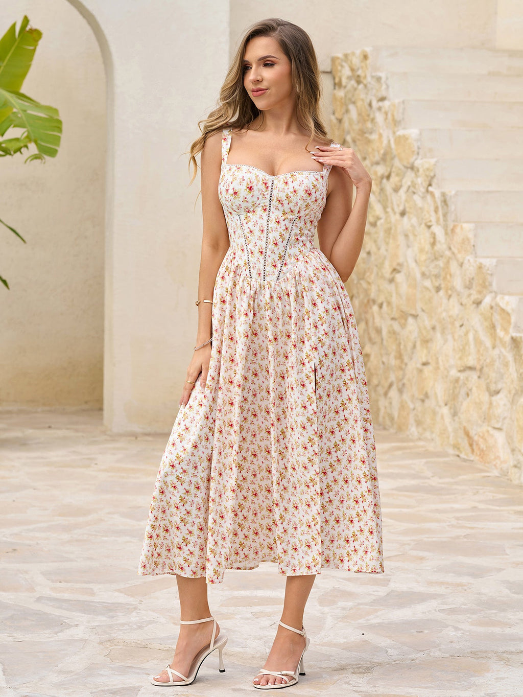 Yırtmaç Detaylı Çiçek Desenli Korse Formlu Elbise