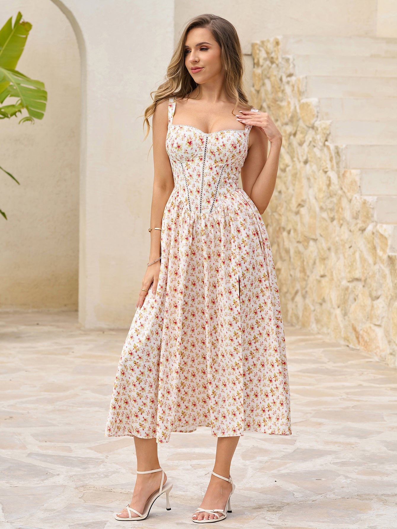 Yırtmaç Detaylı Çiçek Desenli Korse Formlu Elbise