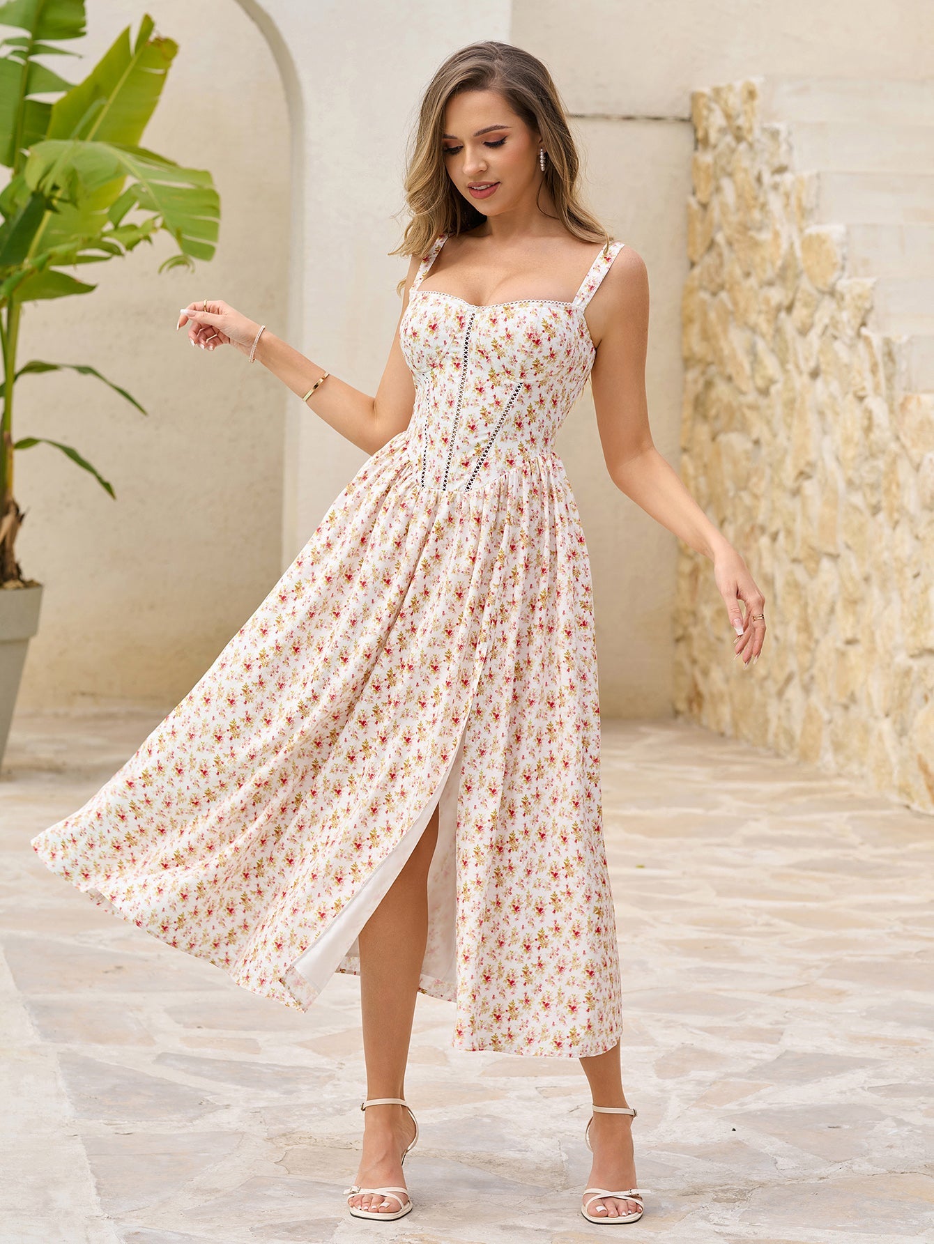 Yırtmaç Detaylı Çiçek Desenli Korse Formlu Elbise