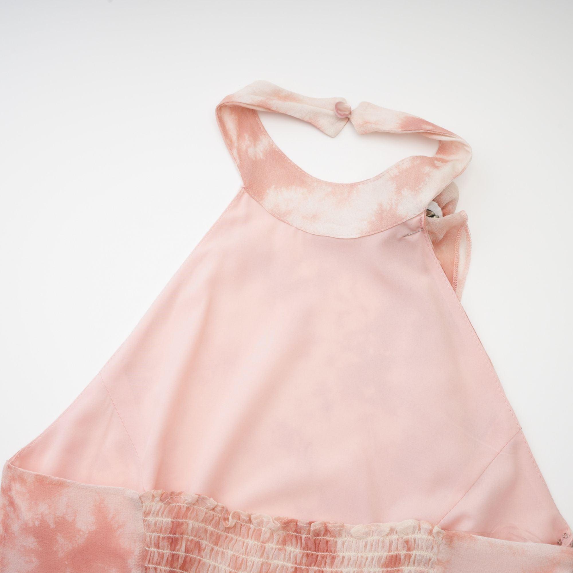 Masum Bir Yaz – Gül Detaylı Mini Elbise