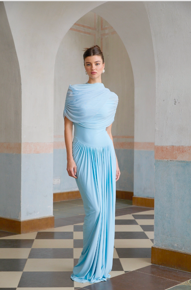 Işığın Üzerinde Aktığı An – Pileli Maxi Elbise