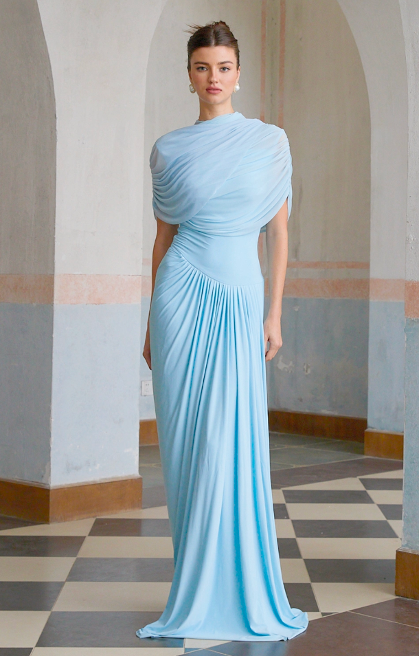 Işığın Üzerinde Aktığı An – Pileli Maxi Elbise