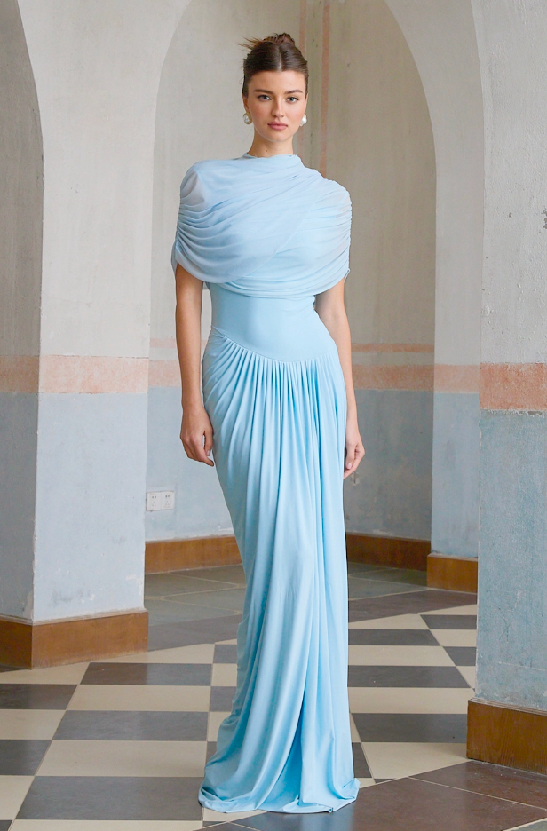 Işığın Üzerinde Aktığı An – Pileli Maxi Elbise