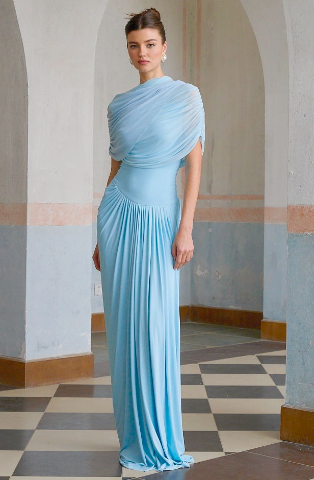 Işığın Üzerinde Aktığı An – Pileli Maxi Elbise