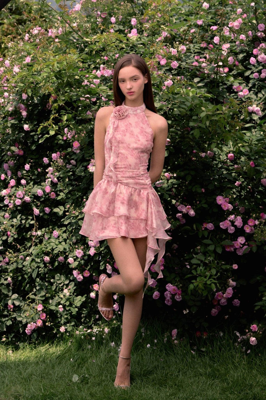 Masum Bir Yaz – Gül Detaylı Mini Elbise