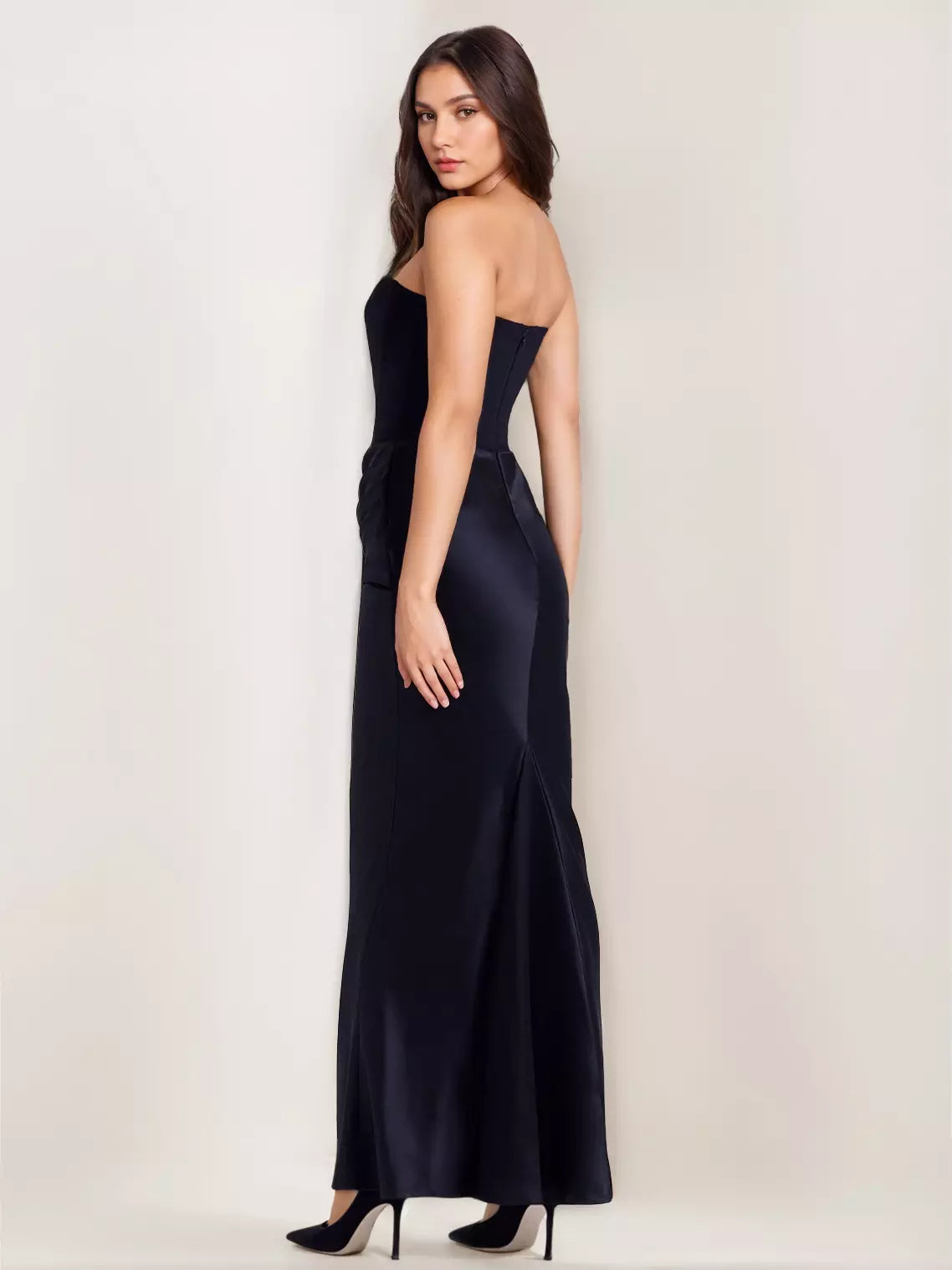 Geceye Karışan Hat – Drapeli Straplez Maxi Elbise