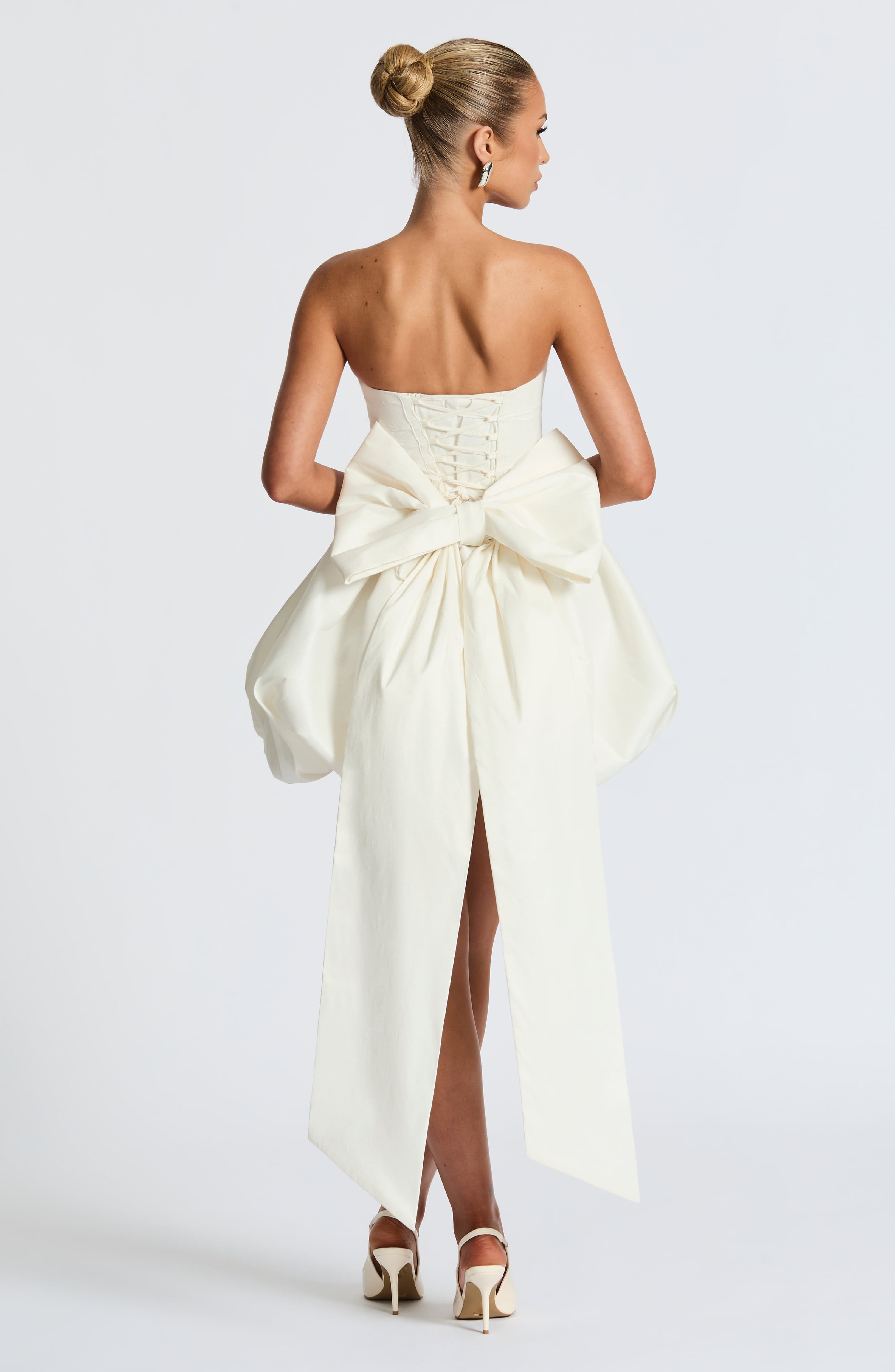 Lotus Fiyonk Detaylı Mini Elbise – Ekru