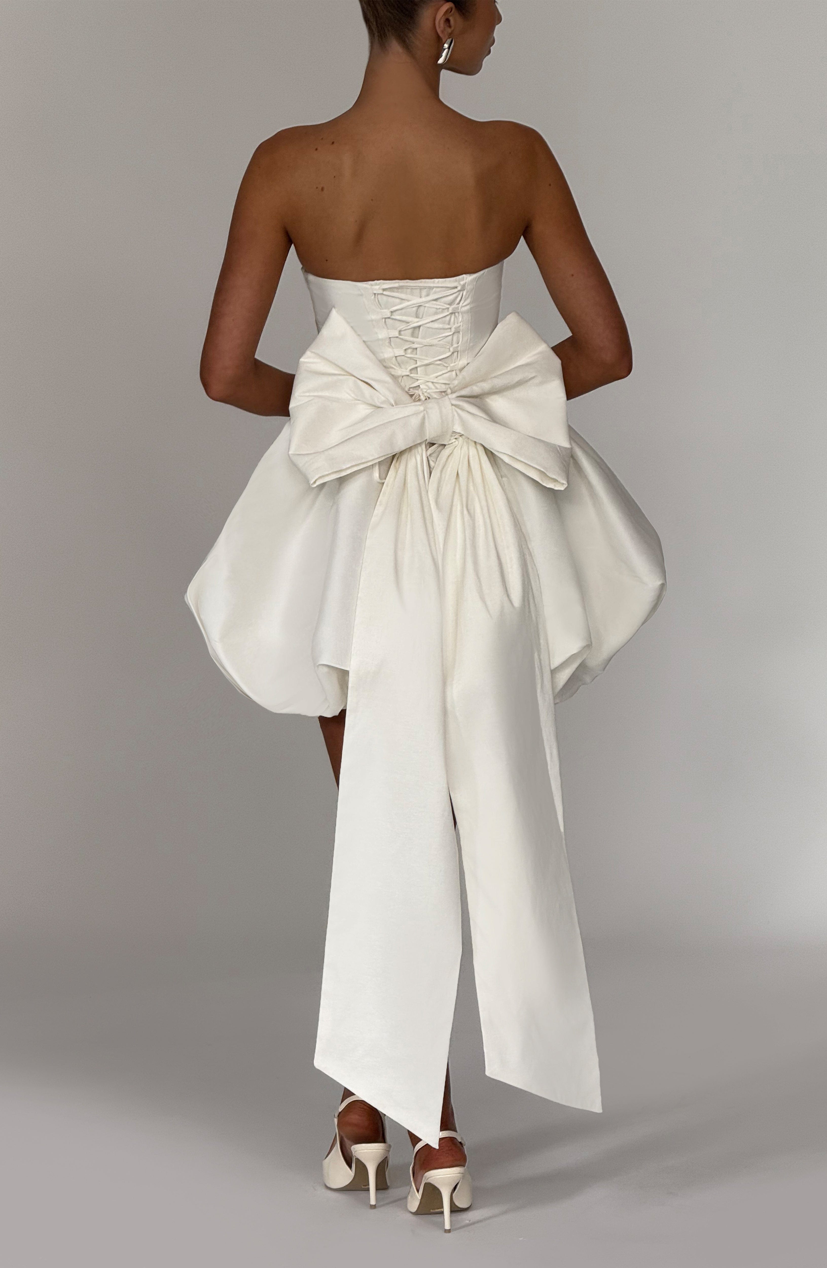 Lotus Fiyonk Detaylı Mini Elbise – Ekru